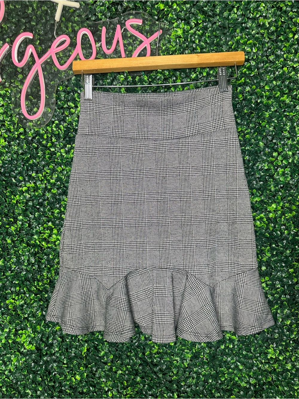 Fashion Nova Glen Plaid Ruffle Hem Mini Skirt Size Medium Black White Career